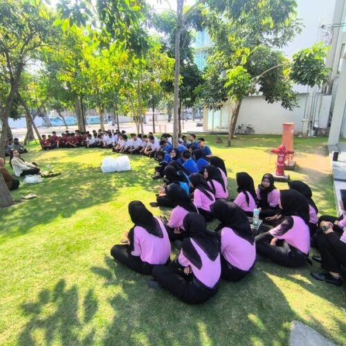 Keakraban antara direksi, staff dan karyawan di NGC Education Center. Keakraban antara direksi, staff dan karyawan di NGC Education Center.