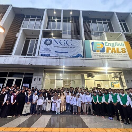 Syukuran bersama anak yatim piatu di bulan Ramadhan. Syukuran bersama anak yatim piatu di bulan Ramadhan.